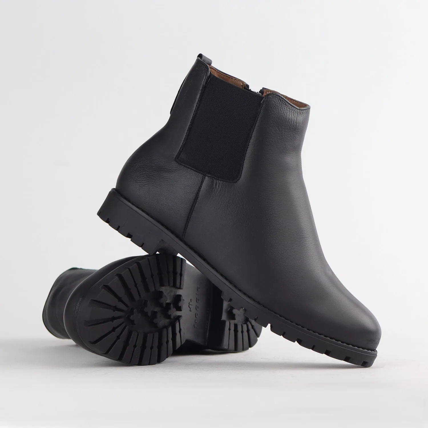 Chelsea Ankle Boot in Black - 12435