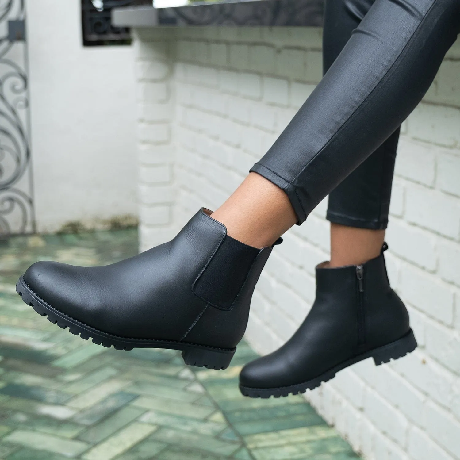 Chelsea Ankle Boot in Black - 12435