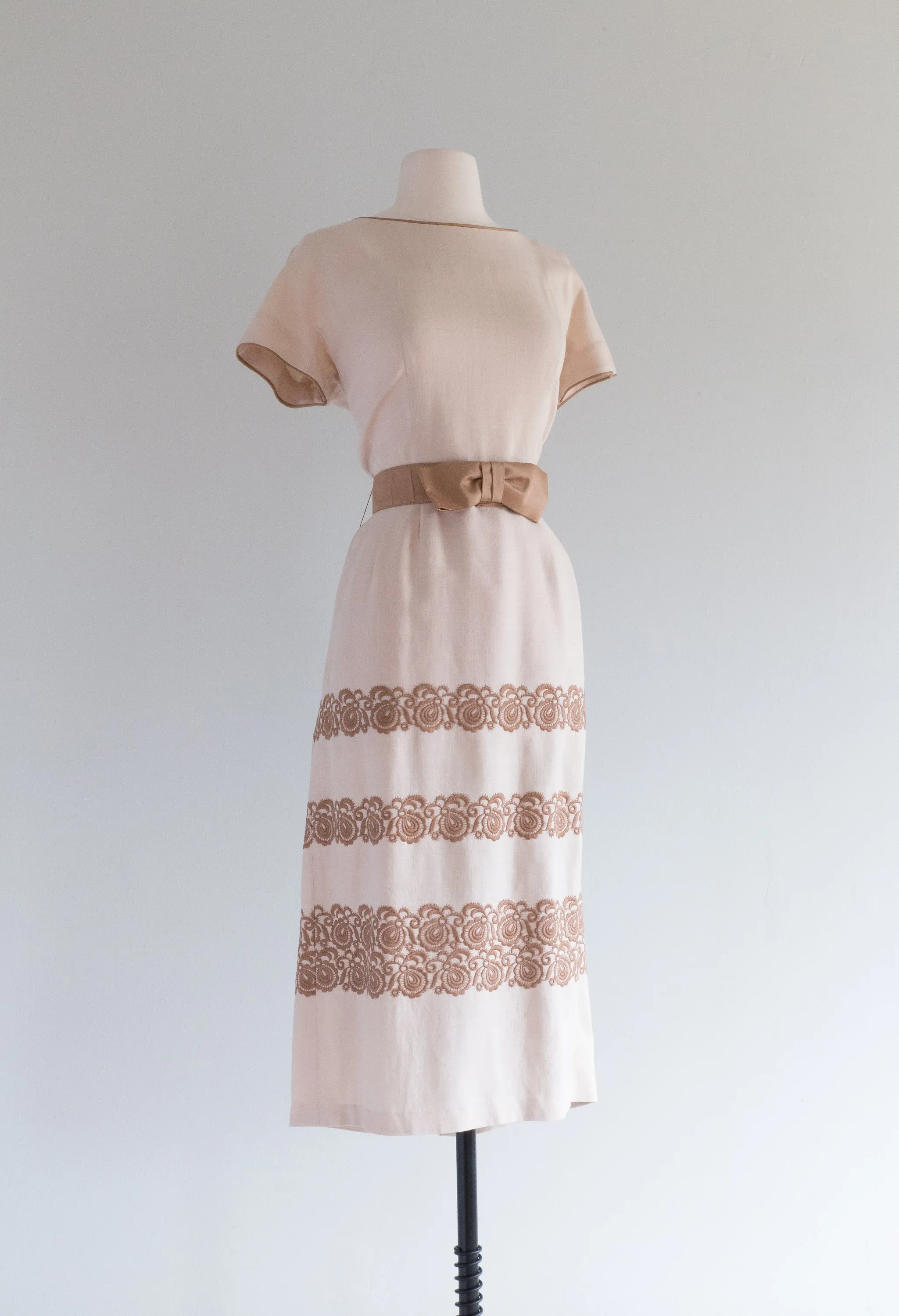 Darling 1950's Embroidered Wiggle Dress By Henry Lee / M