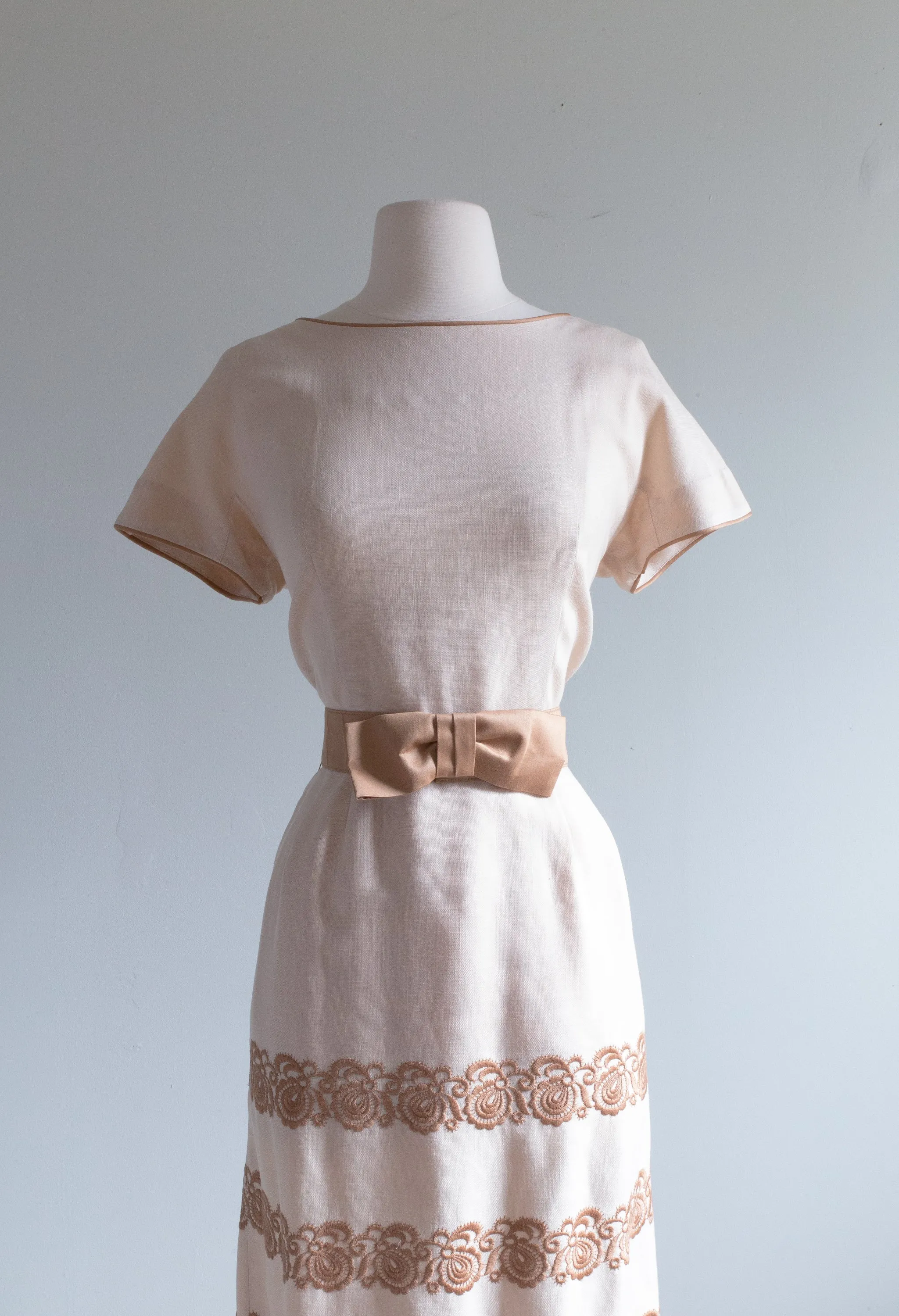 Darling 1950's Embroidered Wiggle Dress By Henry Lee / M